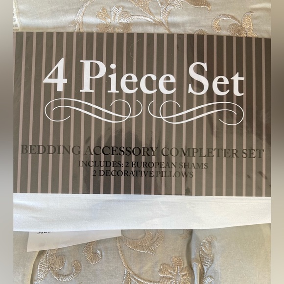 NWT 4 pcs set bedding accessory - Picture 3 of 6